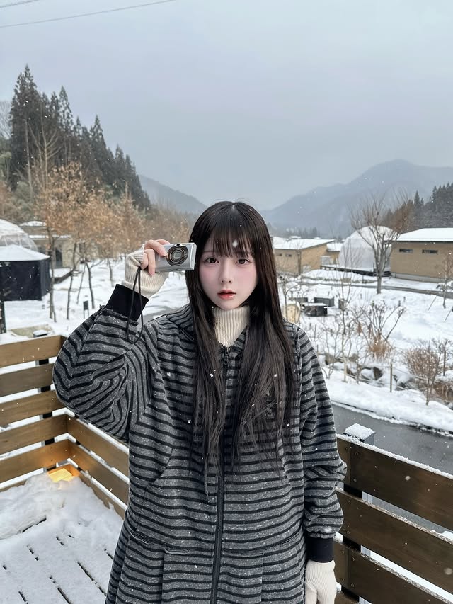 Instagram post by @salt__.xx for mokki STARDUST GLAMPING. Caption reads: たくさんの冬を味わって来ましたよ〜❄️ @mokki_glamping さんのスイートヴィラに....