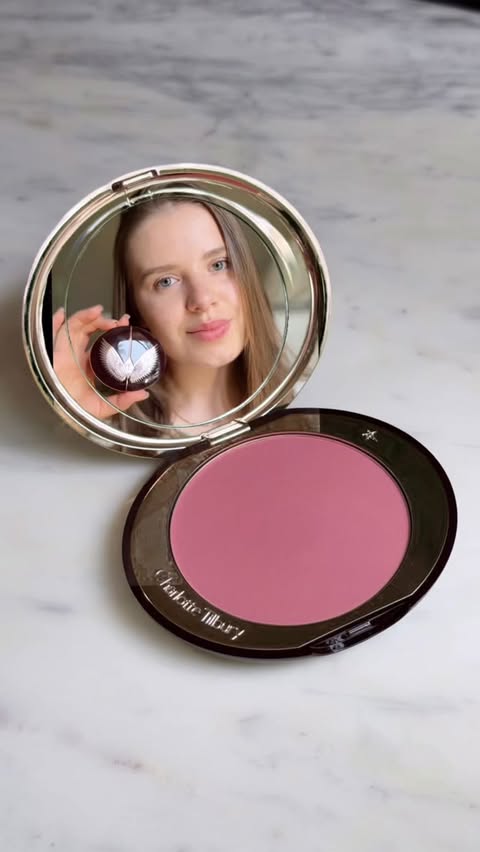 Instagram post by @elina_poliak for Charlotte Tilbury. Caption reads: @charlottetilburyskincare @charlottetilbury [...].