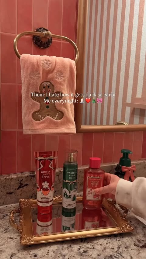 Instagram post by @flashesofstyle for Bath & Body Works. Caption reads: #Paidlink #BathandBodyWorks_Partner The holidays....