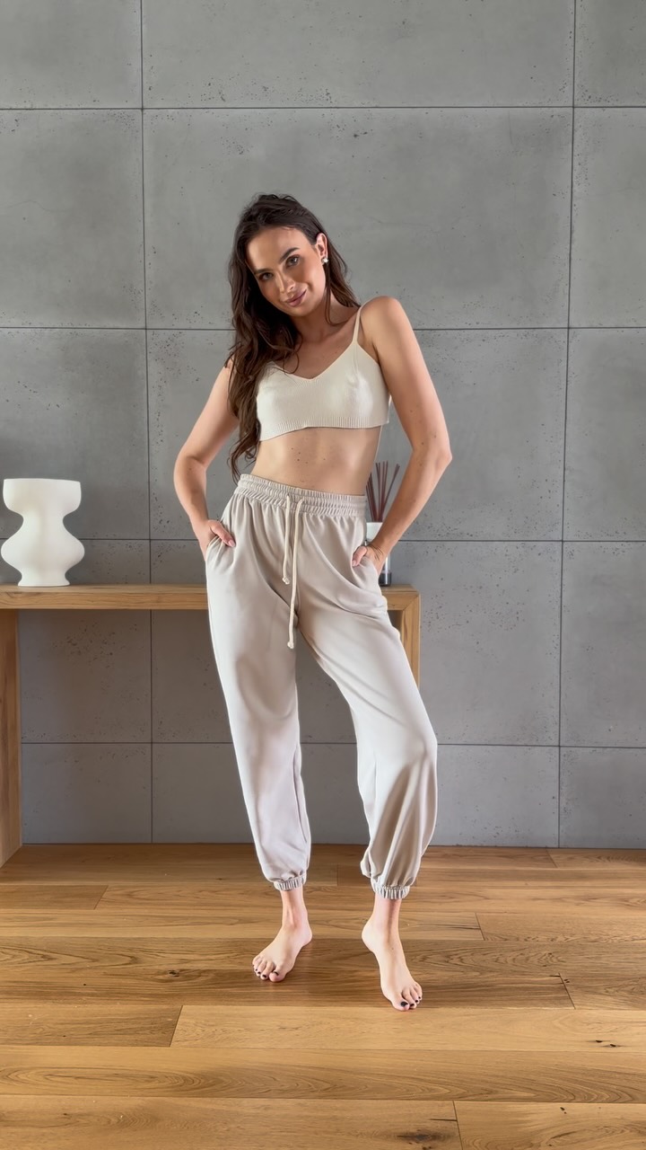 Instagram post by @liiv_em for ClothStore. Caption reads: Perfect beige set @clothstorepl 🤍

#summer....