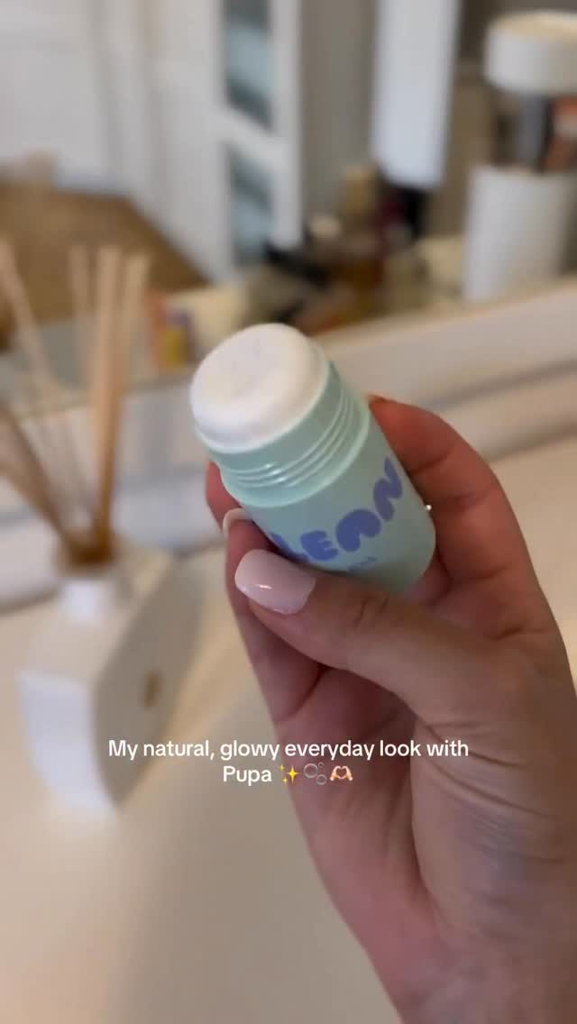 Instagram post by @lorelasejdini for PUPA Milano. Caption reads: 🫧 EVERYDAY LOOK 🫧
con @lorelasejdini e....