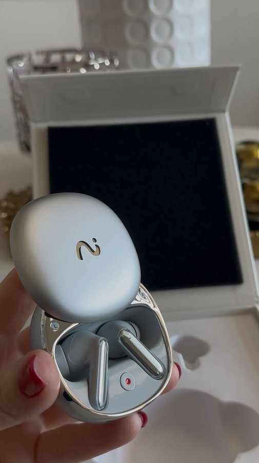 Instagram post by @amerikada.mutfak for VIAIM. Caption reads: ✨Level up your work game with viaim
RecDot....