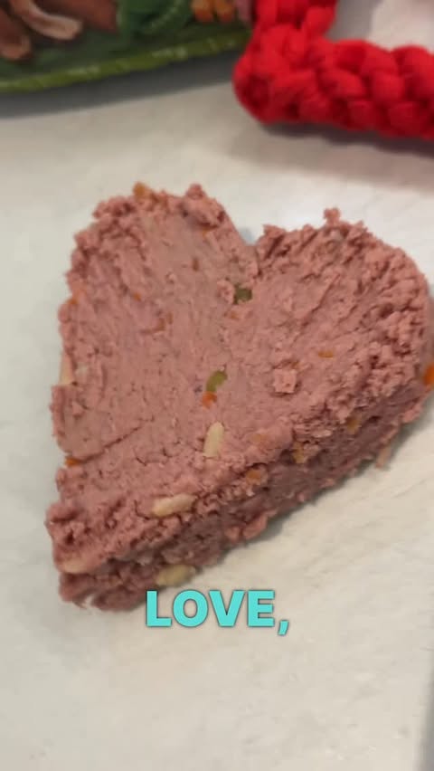 Instagram post by @lovemuddoglady for Freshpet. Caption reads: [...] makes them feel good, not just full.....