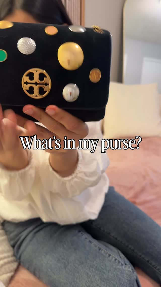 Instagram post by @hustlinmommaz for Tory Burch. Caption reads: ‼️Comment “LINK” to get a discount on BIRDIE....