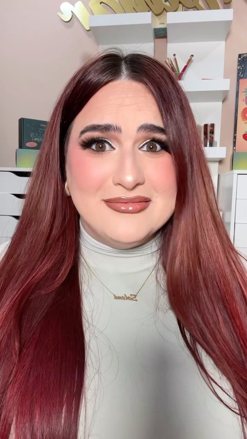 Instagram post by @gabyteemua for Alamar Cosmetics. Caption reads: AY MA MA 🍵Our jefa said, what she said 🫢 
But on....