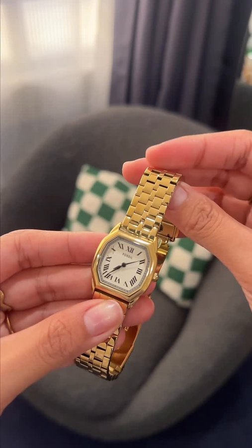 Instagram post by @iman.chesca for Fossil. Caption reads: my kind of everyday piece ✨ with @fossil #fossilph....