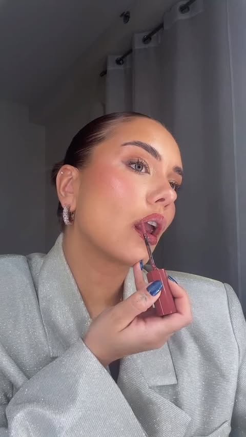 Instagram post by @ada_nelke for L'Oréal Paris. Caption reads: 🎄🍾Jõulud ja uus aasta on kohe tulemas ja on aeg....