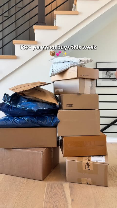 Instagram post by @thedailymadl for Elm Biosciences. Caption reads: [...] @dyson @dysonusa @bloomsupps @elmbiosciences....