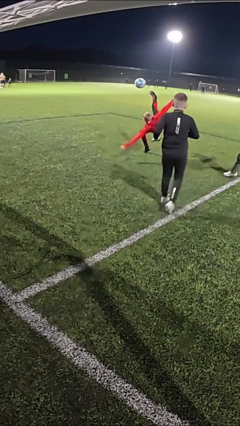 Instagram post by @kid_de_gea for The One Glove. Caption reads: [...] I’ll Stick That on The Camera! . . 🧤....