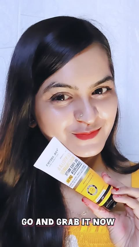 Instagram post by @shreya_sarkar_official for Dr Sheths. Caption reads: [...] comfortable every day? Let's try this....