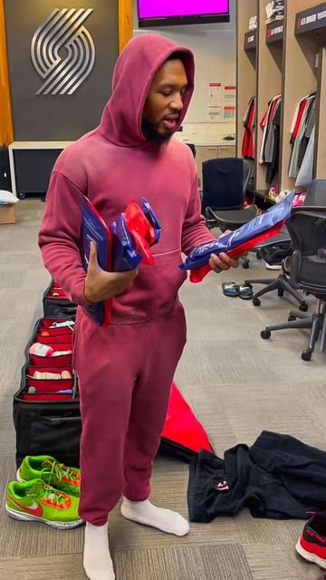 Instagram post by @damianlillard for Move. Caption reads: [...] and the pros are locking in with....