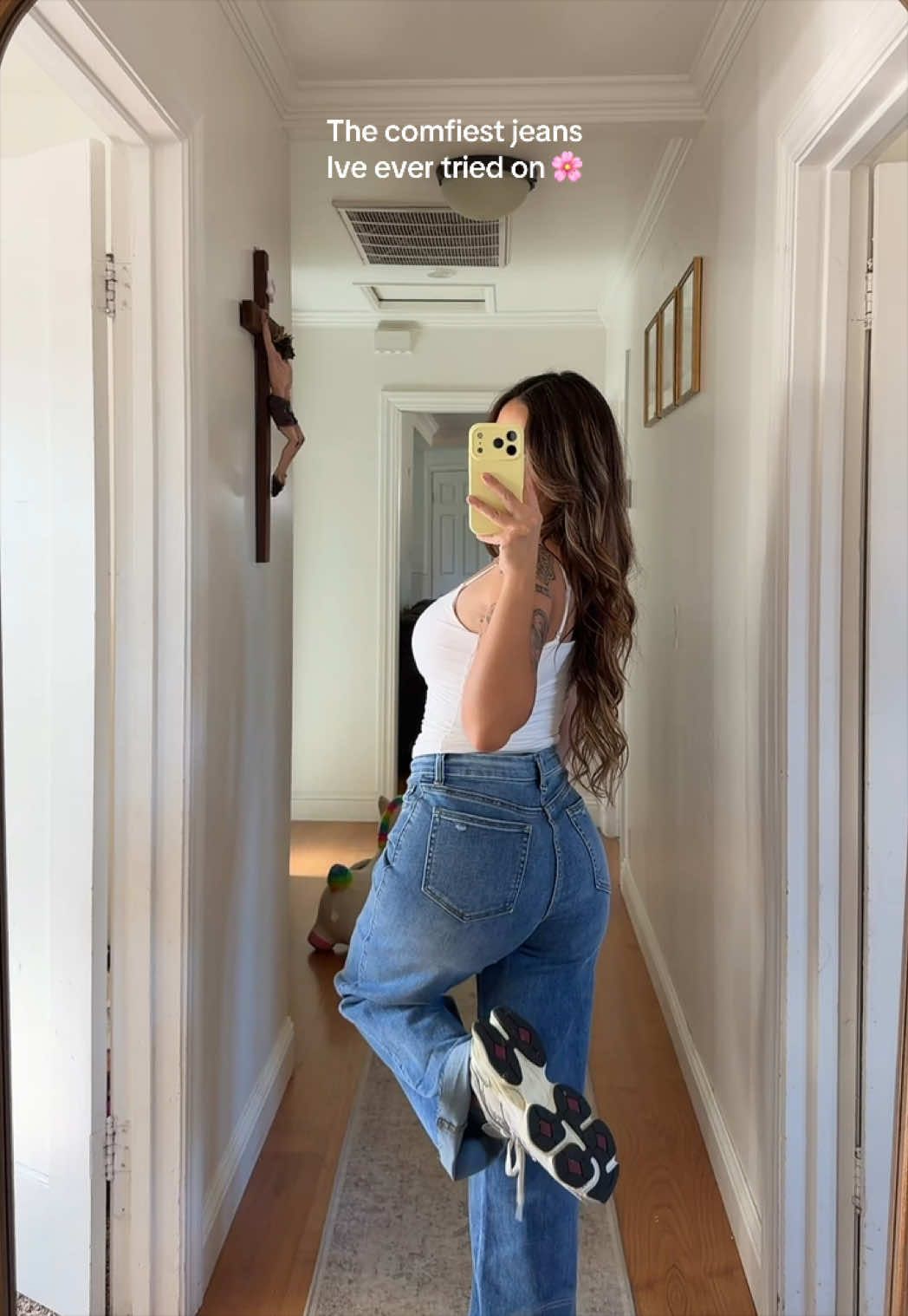 TikTok post by @crisferrerrr for Vogatiques. Caption reads: [...] a more relaxed fit, I’m obsesseddd....