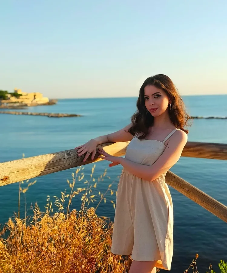 Instagram post by @gloryle98 for Beachsissi. Caption reads: Sunset lover 🫶🏼🌄🌊🧡

👗Dress:....