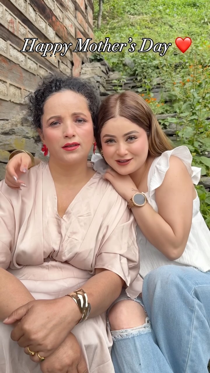 Instagram post by @itsdaizy_aizy for Swiss Beauty Cosmetic. Caption reads: Happy Mother’s Day 💕 to all the Mothers out there....