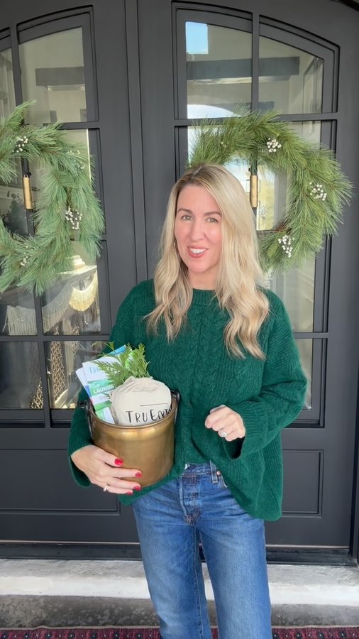 Instagram post by @redeux_style for Tru Earth. Caption reads: [...] host gifts this season! Let’s talk Tru Earth....