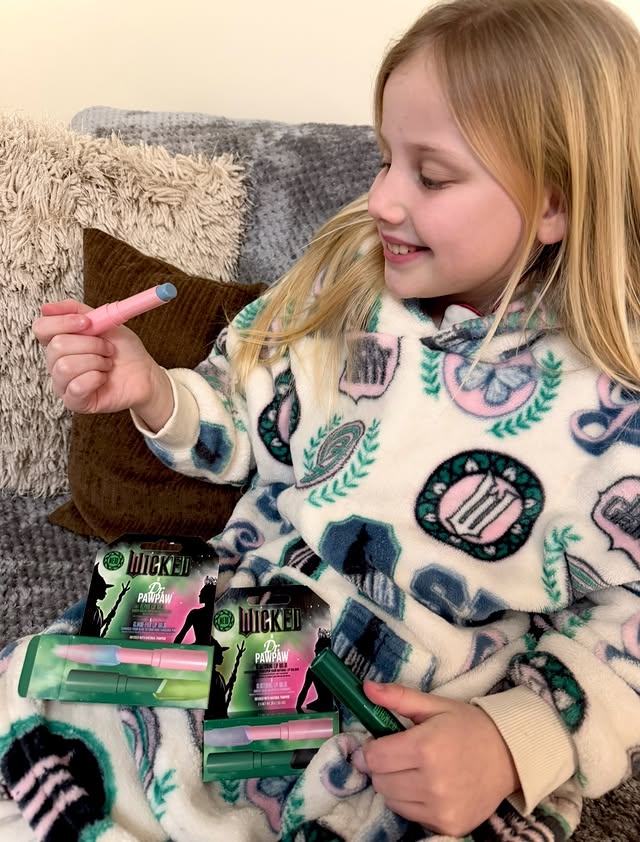 Instagram post by @zoelouisenoble for Dr.pawpaw. Caption reads: Get a wicked pout with @dr.pawpaw 💋🩷💚 Polly and....