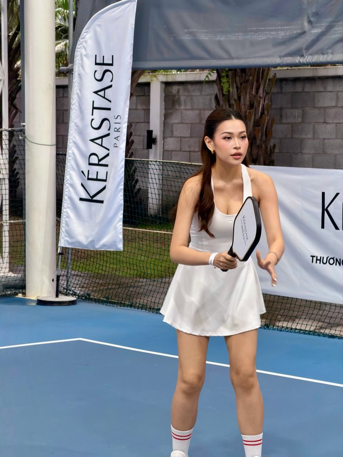 Instagram post by @newynni for Kérastase. Caption reads: [...] 
  #KerastaseVN #HợpTácCùngKérastase.