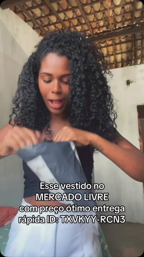 Instagram post by @preta__joyce for Mercado Livre Moda. Caption reads: [...] entrega rápida ID:TXVKYY-RCN3....