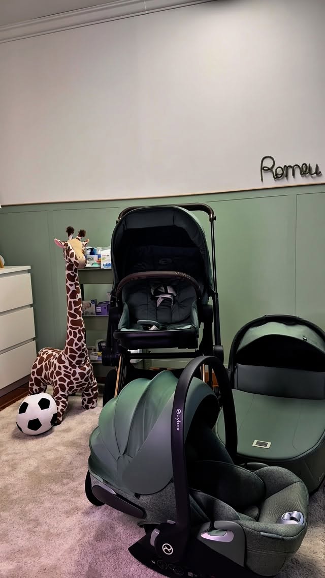 Instagram post by @ivanaffuso for CYBEX. Caption reads: In love with leaf green🍃
Cybex e-Priam makes our....