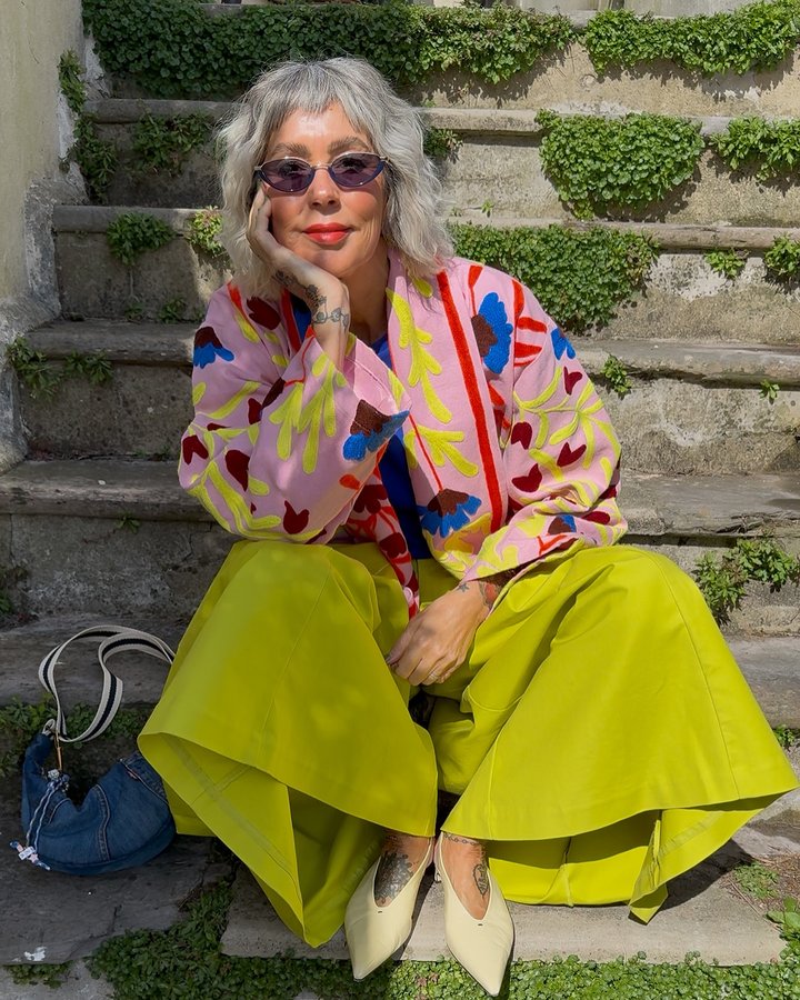 Instagram post by @astridiwantyouinmylife for Lollys Laundry. Caption reads: COLOUR INJECTION

Love this colour combo outfit ......