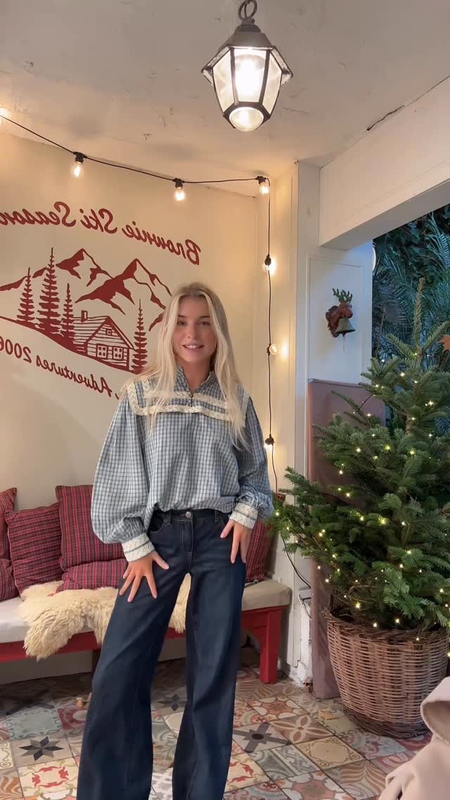 Instagram post by @amaliabaezz for PARFOIS. Caption reads: [...] 
Botines @bryanstepwise 
Capita @parfois....