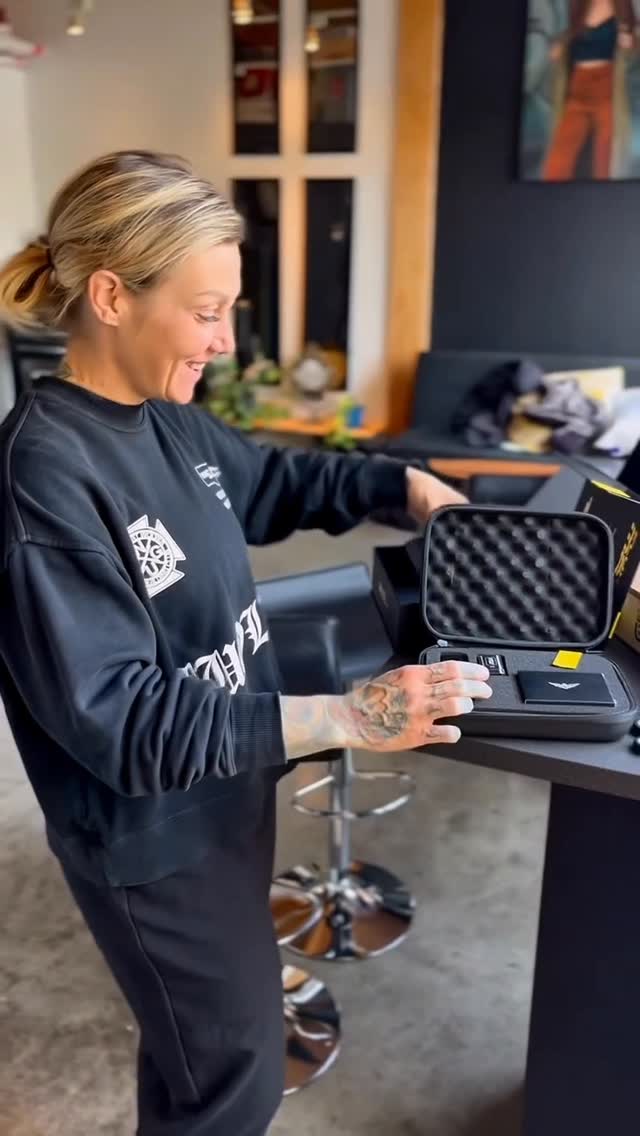 Instagram post by @veroniqueimbo for Fkirons. Caption reads: 📦 New Flux Max delivery for @veroniqueimbo 🖤....