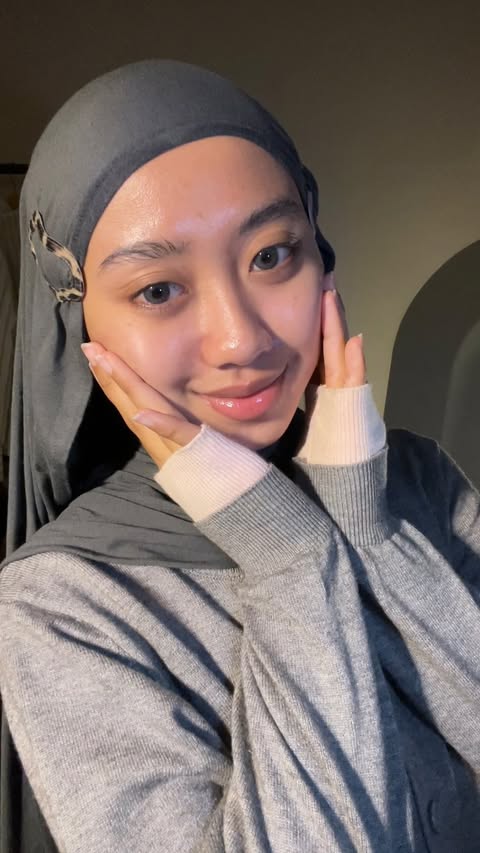 Instagram post by @shalshakhrns for NPURE. Caption reads: [...] skincare yang lagi aku pakai lately 🫧....