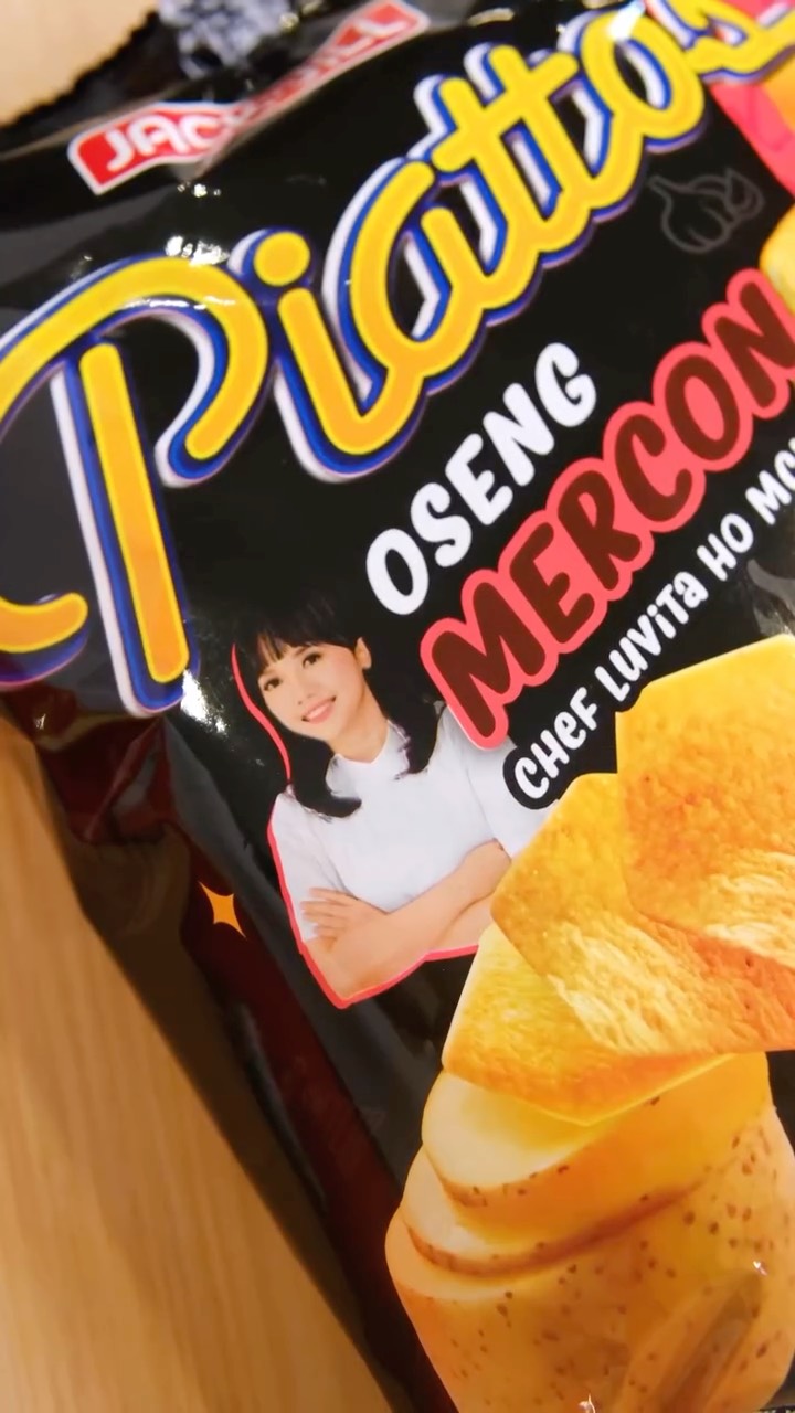 Instagram post by @luvitaho for Alfamart. Caption reads: Oseng mercon uwel2 nasi panas? Terusss makannya....