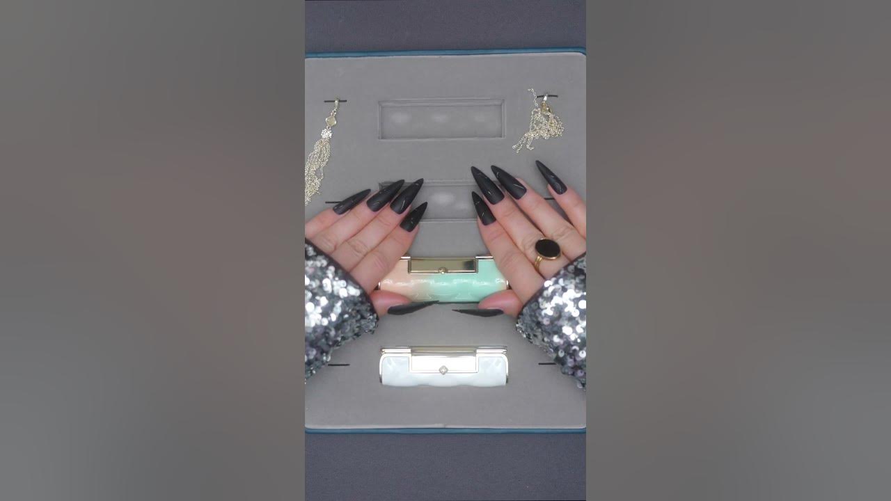 YouTube post by @starlingMakeup for Florasis. Caption reads: Find these incredible lipsticks here.