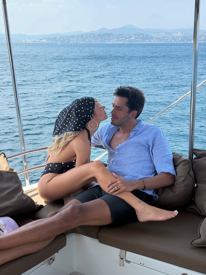 Instagram post by @maluborgesm for Messika. Caption reads: Ainda bem… ❤️
Jewelry @messika.