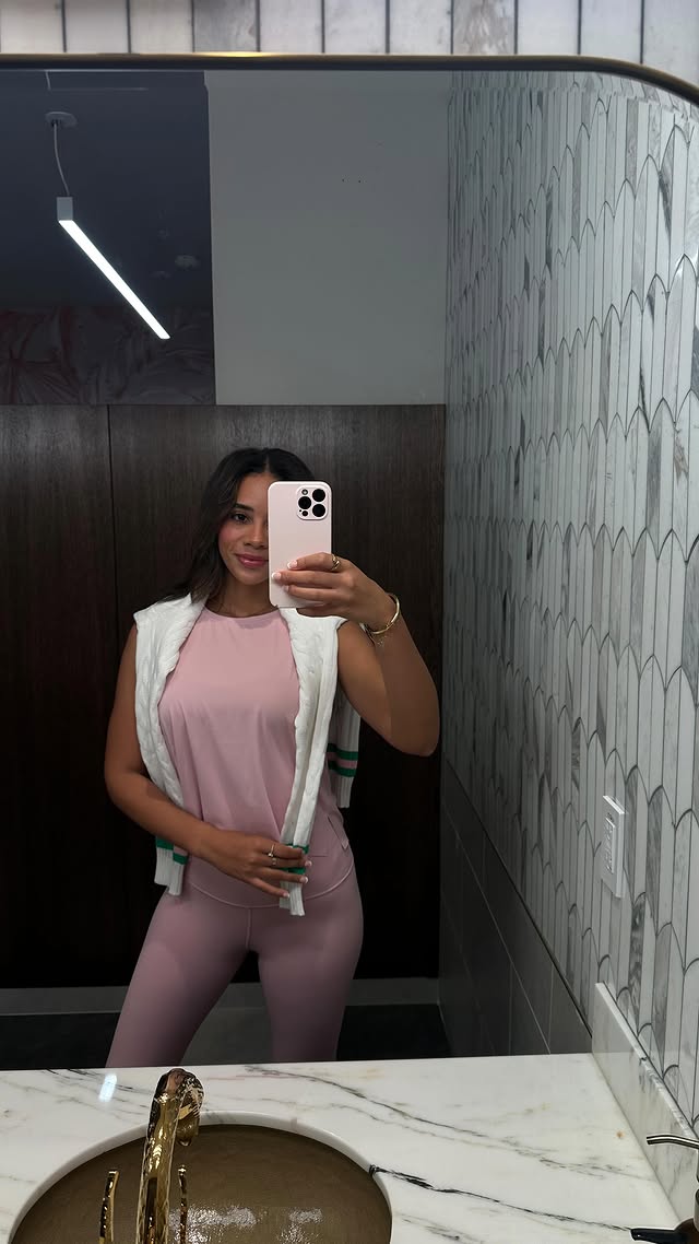 Instagram post by @flbreee for Skinny Mixes. Caption reads: [...] simple but still delicious with @skinnymixes....