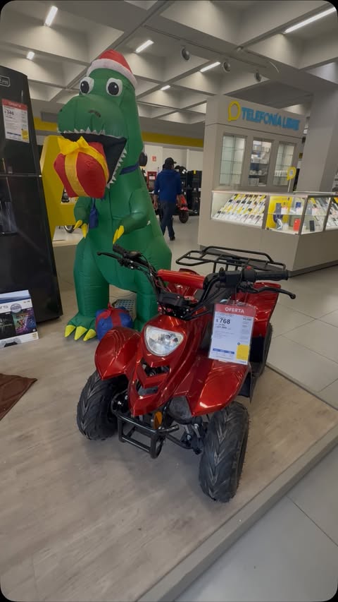 Instagram post by @denyo_ponce for Coppel. Caption reads: Descubre el Juguetiverso en tienda, app o....