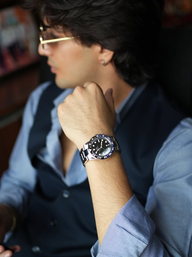 Instagram post by @kaushik____devansh for Daniel Wellington. Caption reads: [...] upgrade, a lot more style 😌⌚....