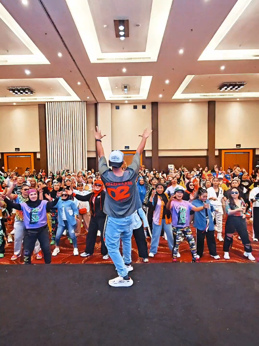 TikTok post by @dwikyalfatur for Zumba. Caption reads: Terima kasih @zumba lovers palu dan sekitarnya....
