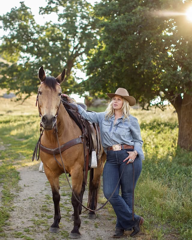 Instagram post by @caliiforniadreamin for Kimes Ranch Jeans. Caption reads: [...] the house for much. 😹 Wearing....