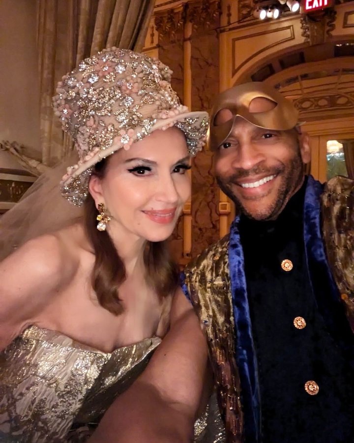 Instagram post by @jeanshafiroff for Oscar De La Renta. Caption reads: [...] @kokinnewyork couture
Earrings:....