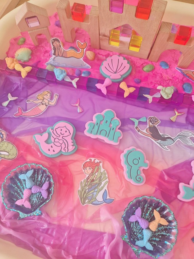 Instagram post by @pommedorgiftideas for Rainbow Eco Play. Caption reads: [...] 🧜‍♀️ Pink elastisand @rainbowecoplay.