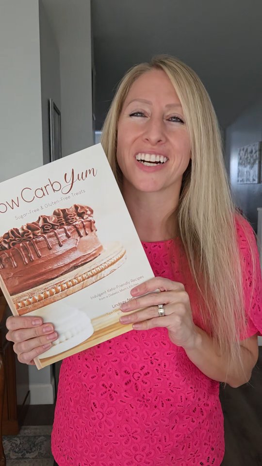 Instagram post by @lowcarb.yum for Keto Chow. Caption reads: GIVEAWAY!!! 🎉 Who wants one?  Time to share my....