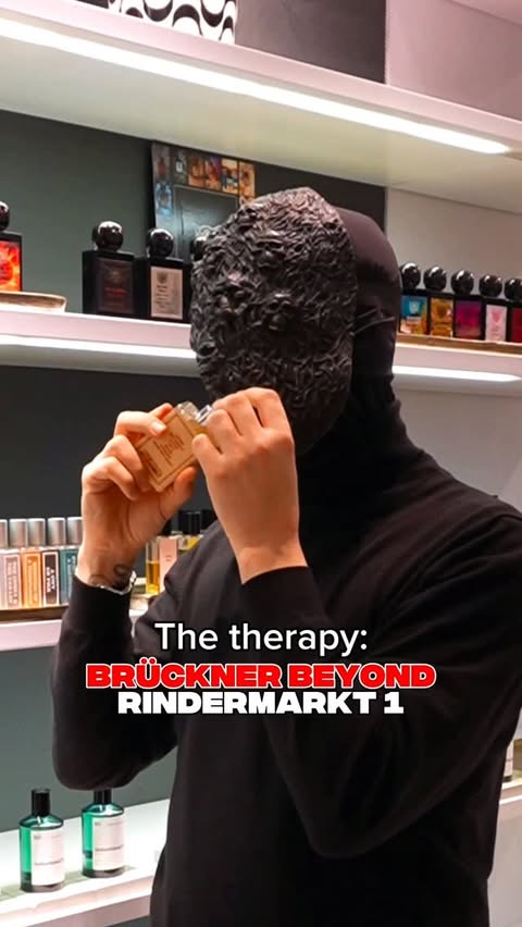 Instagram post by an influencer for Parfümerie Brückner. Caption reads: Werbung / Ad - The best therapy 👃 #fragrances....