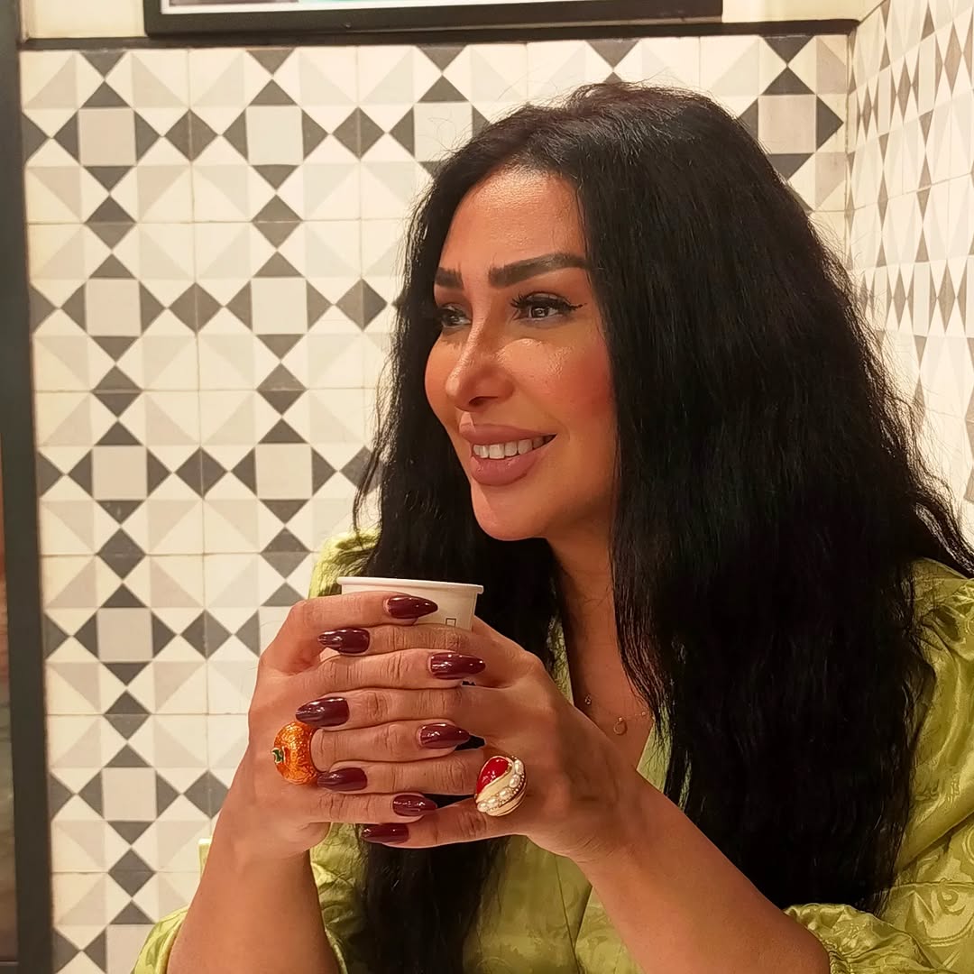 Instagram post by @shahinaz_official for Yasso. Caption reads: Happy coffee ☕

#shahinaz #شاهيناز #nightcoffee.