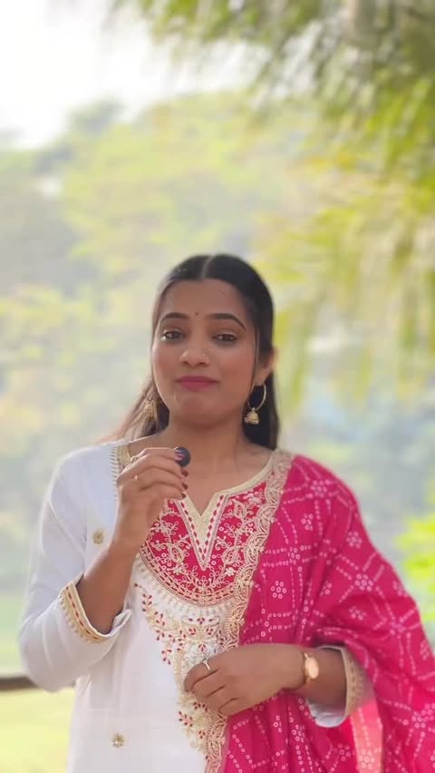 Instagram post by @rupa__wankhede for Navlik. Caption reads: Lovely outfits from @navlik.in ♥️.