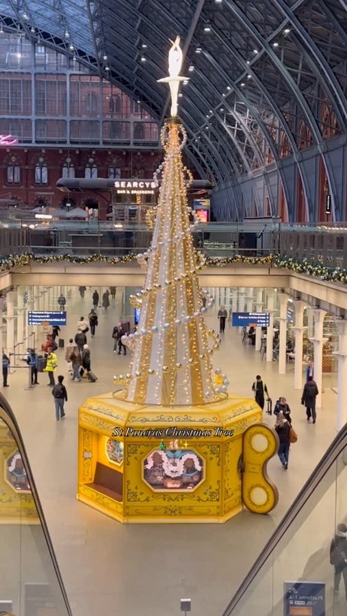 Instagram post by @kate_in_london_ for VISIT LONDON. Caption reads: [...] Christmas tree | Seasons greetings | Visit....