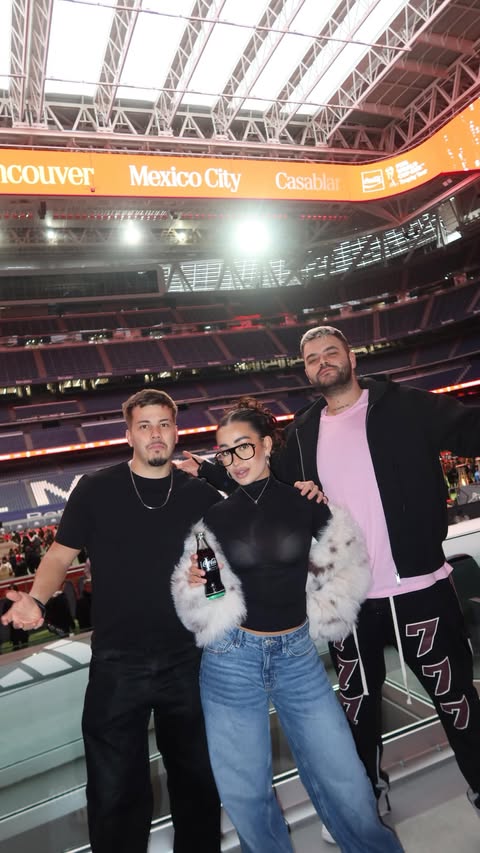 Instagram post by @_riverss_ for Coca-Cola. Caption reads: [...] amigos, pero mientras tanto gracias a....