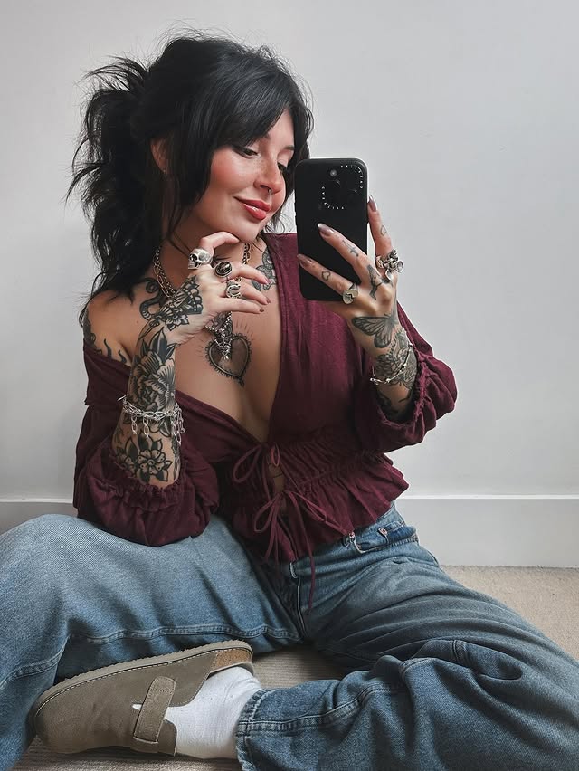 Instagram post by @clogascoigne for Free People. Caption reads: just a nice top & jeans 

top @freepeopleeu.