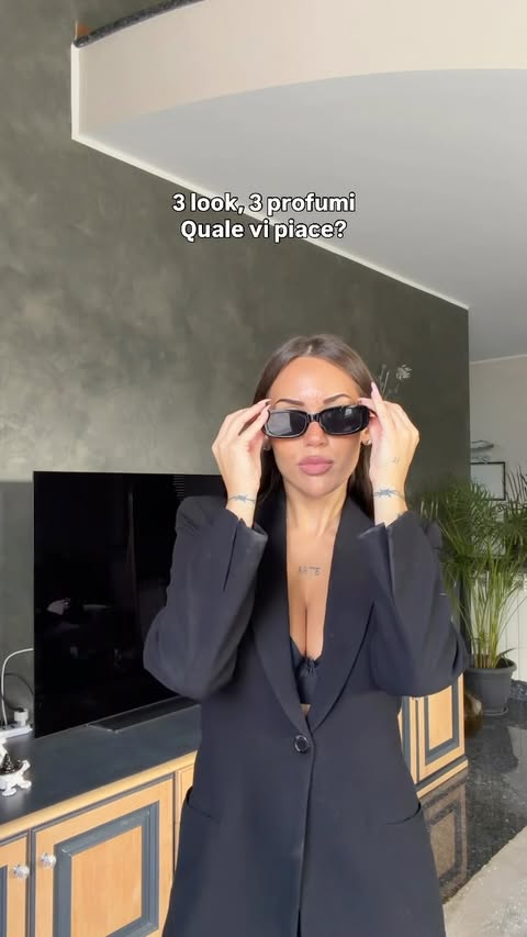 Instagram post by @giohsto for Victoria’s Secret Panama. Caption reads: Quale vi è piaciuto di più? 🖤🤍🩷....