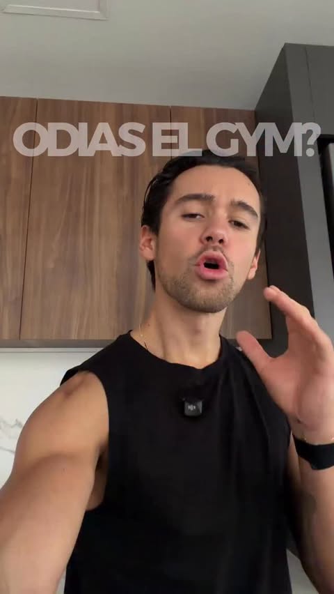 Instagram post by @luis.cruzc for Fabletics. Caption reads: Verte bien para ir al gym es fácil....