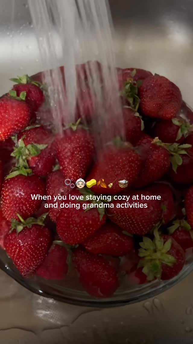 Instagram post by @_arishasheikh for AURAGLOW. Caption reads: [...] 🧺🧹

I’ve recently started using @auraglow....