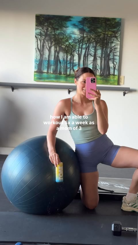 Instagram post by @jacqsromney for Drink Love. Caption reads: a week of workouts fueled by clean energy with....