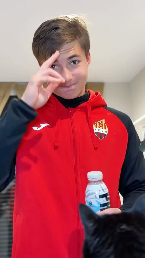 Instagram post by @primenewsclips for DrinkPrime. Caption reads: Only the best drink PRIME 🏆
💧 @drinkprime....