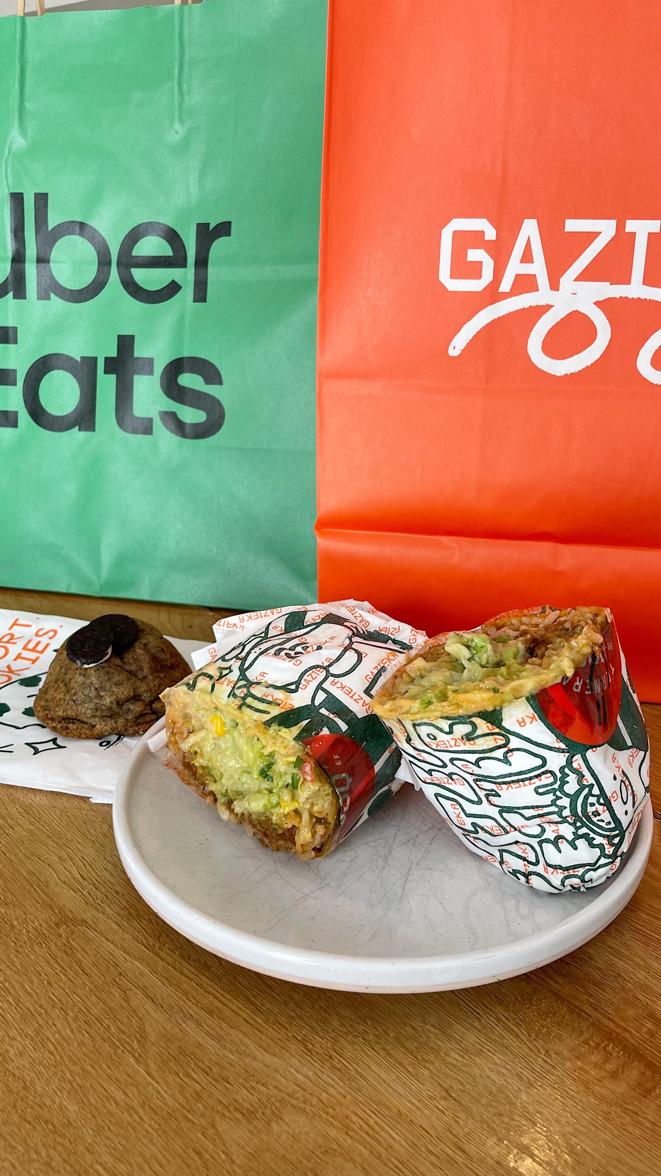 Instagram post by @gazteka_ for Uber Eats. Caption reads: En @gazteka_ la especialidad son los burritos y....
